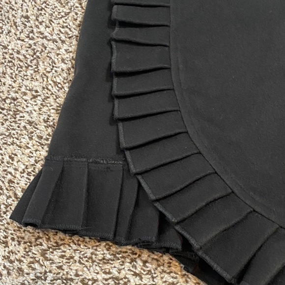 Elegant Black Ruffled Women's Blanket Shawl - Picture 4 of 5